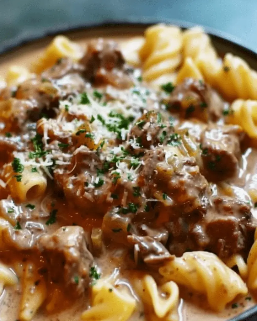 Slow Cooker Creamy Garlic Beef Pasta
